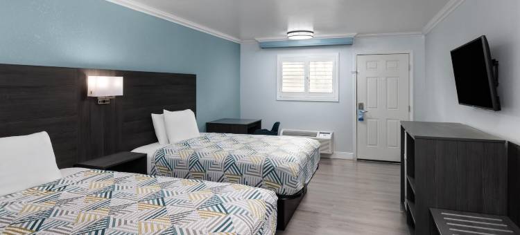 红狮酒店及套房莱莫尔(Travelodge by Wyndham Lemoore Near Naval Air Station)图片