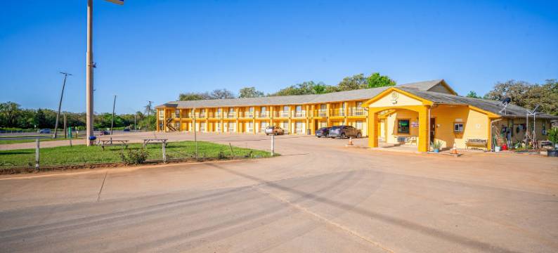 Regency Inn By OYO 罗克代尔TX(Regency Inn by OYO Rockdale TX)图片