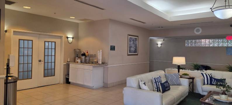 迈尔斯堡I-75 拉昆塔温德姆套房酒店旅店(La Quinta Inn and Suites Fort Myers I-75)图片