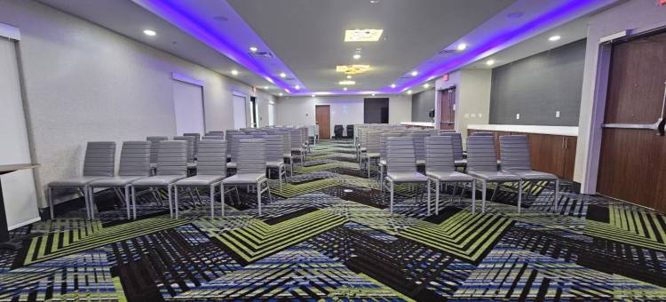 奥克格罗夫洲际智选假日套房酒店(Holiday Inn Express & Suites OAK GROVE by IHG)图片