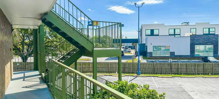 OYO 莫比尔酒店 - 阿拉巴马 I-65 机场大道(OYO Hotel Mobile, Al I-65 at Airport Blvd)图片