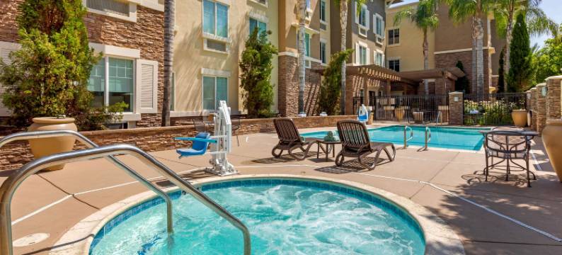 舒适套房酒店-近安大略机场(Comfort Inn & Suites Near Ontario Airport)图片