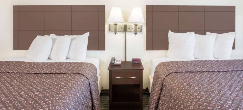 锡达福尔斯温德姆速8酒店(Super 8 by Wyndham Cedar Falls IA - University)图片