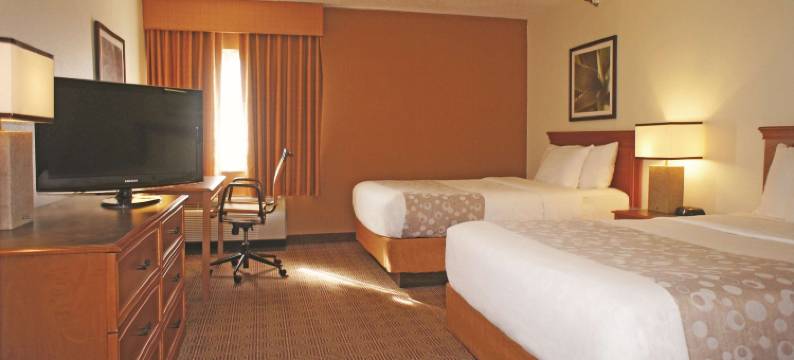 堪萨斯城北拉昆塔温德姆套房酒店(La Quinta Inn Kansas City North)图片