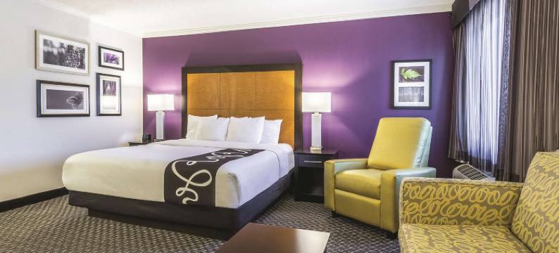 克里夫兰机场北拉昆塔温德姆套房酒店(La Quinta Inn & Suites by Wyndham Cleveland - Airport North)图片