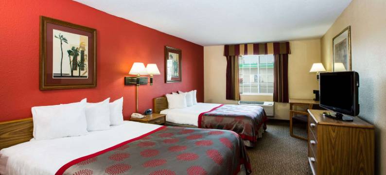 苏福尔斯温德姆华美达酒店(Ramada by Wyndham Sioux Falls)图片