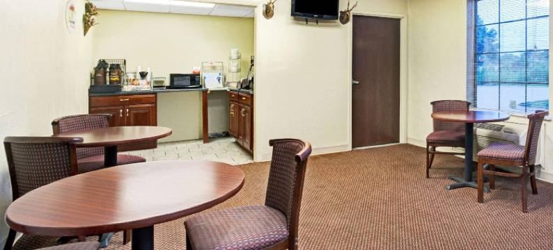 克拉克斯维尔东速8酒店(Super 8 by Wyndham Clarksville East)图片