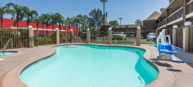 贝克斯菲尔德南加州温德姆速8酒店(Super 8 by Wyndham Bakersfield South CA)图片