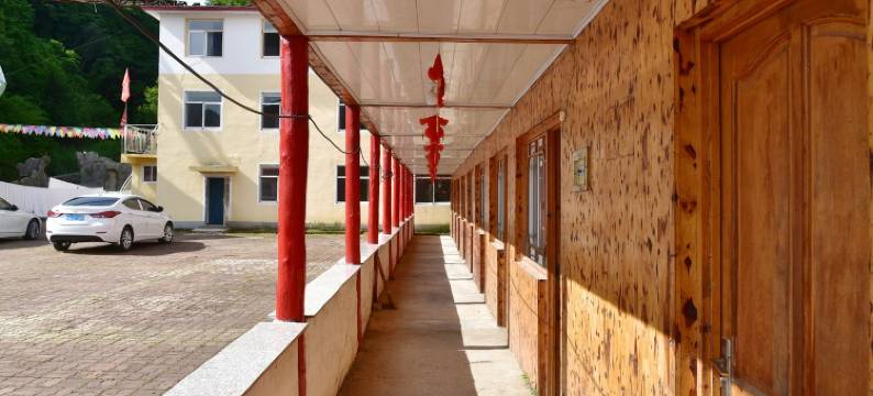 红河谷漂流龙回首山庄特色民宿(双长线分店)图片