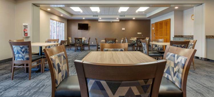 佩姆比纳贝斯特韦斯特优质套房酒店(Best Western Plus Pembina Inn  Suites)图片