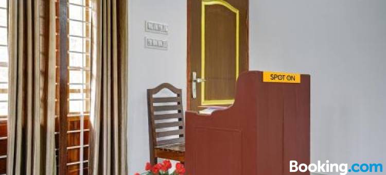 Spot on Shalom Palace Residency图片