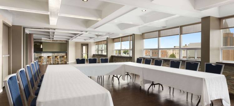 北海湾市中心戴斯套房酒店(Days Inn & Suites by Wyndham North Bay Downtown)图片