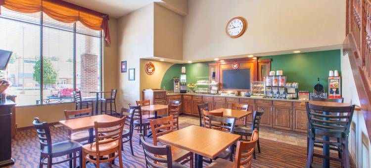 奥塔姆瓦美吟温德姆酒店(AmericInn by Wyndham Ottumwa)图片