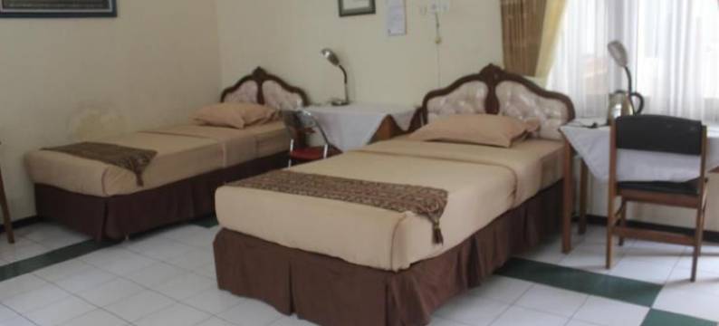 Guest House Eboni Madiun图片