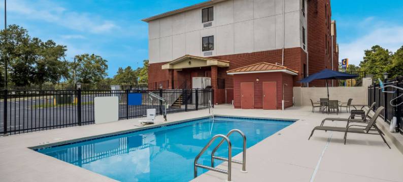 米德威-西塔拉哈西舒适套房酒店(Comfort Inn & Suites Midway - Tallahassee West)图片