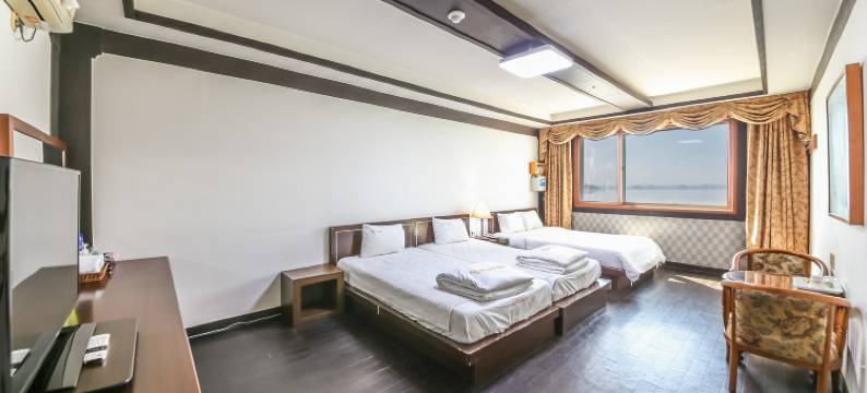 务安海滩酒店(Muan Beach Hotel)图片