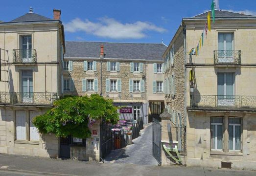Logis Hôtel-Restaurant le Fontarabie Hotel Overview