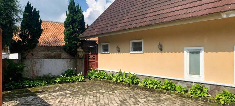 Urbanview Hotel Villa Q Gisting by RedDoorz图片