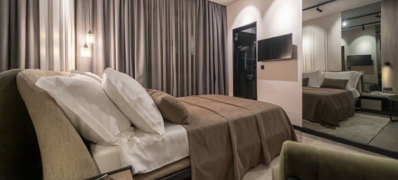 天鹅绒房间及其他(Velvet Rooms & More)图片