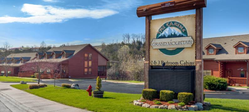 Connected Cabins with Cozy Living Space - Inviting Family Retreat图片