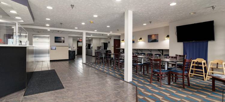 麦尼斯蒂麦客达套房酒店(Microtel Inn & Suites by Wyndham Manistee)图片