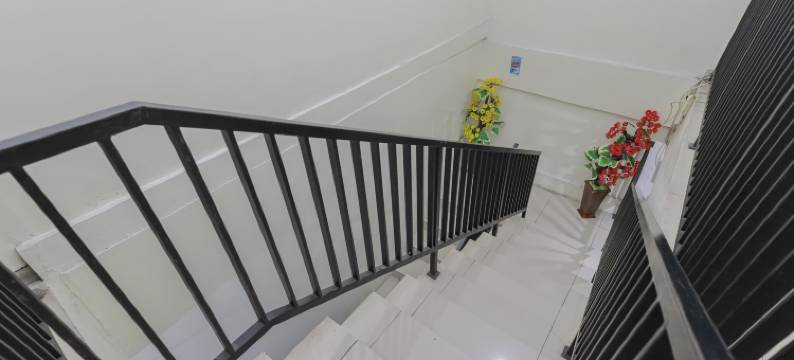 瑞德多兹普拉斯酒店 @ K23 朗库特马达雅(RedDoorz at K23 Rungkut Madya)图片