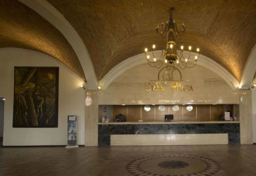 Hotel Gran Plaza & Convention Center Hotel Overview