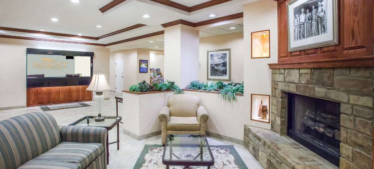 温泉城温德姆呗盟酒店(Baymont by Wyndham Hot Springs on the Lake)图片