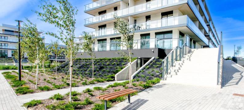 带河景的公寓，含桑拿和室内泳池(Apartment with Swimming Pool in Dziwnów)图片