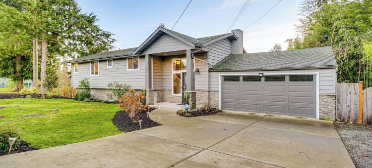 湖滨宝石：埃弗里特带阳台、火坑和院子(Lakefront Gem: Balcony, Fire Pit & Yard in Everett)图片