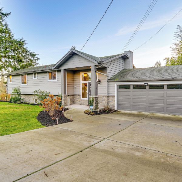 湖滨宝石：埃弗里特带阳台、火坑和院子(Lakefront Gem: Balcony, Fire Pit & Yard in Everett)图片