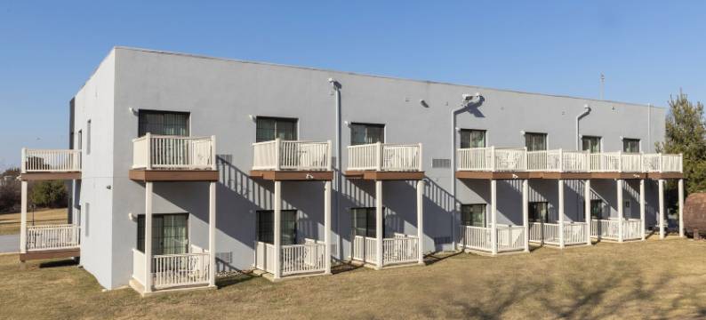 布林顿套房酒店(Brinton Suites)图片