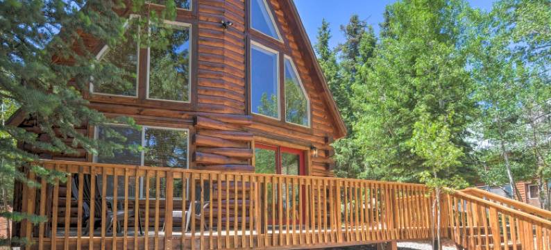 徒步、骑行和滑雪：鸭溪村A型小屋！(Walk to Duck Creek Village A-Frame Getaway!)图片