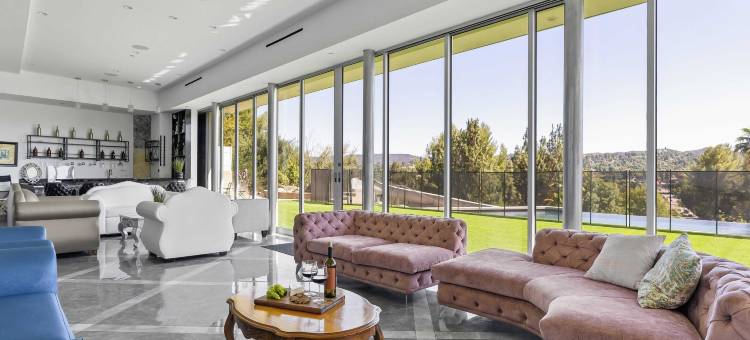 Luxe la Escape w/ Pool, Views & Game Room Alta Vista Estate by Avantstay图片