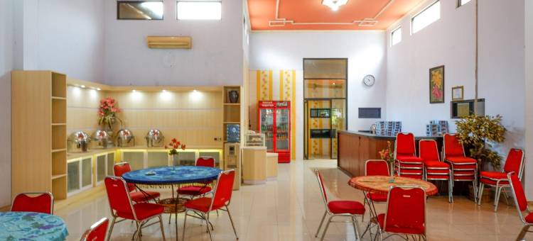 红多兹Plus伊斯兰酒店-近北加浪岸站2号(RedDoorz Plus Syariah Near Stasiun Pekalongan 2)图片