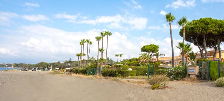 Spectacular apartment with direct access to the beach. Venalmar T图片