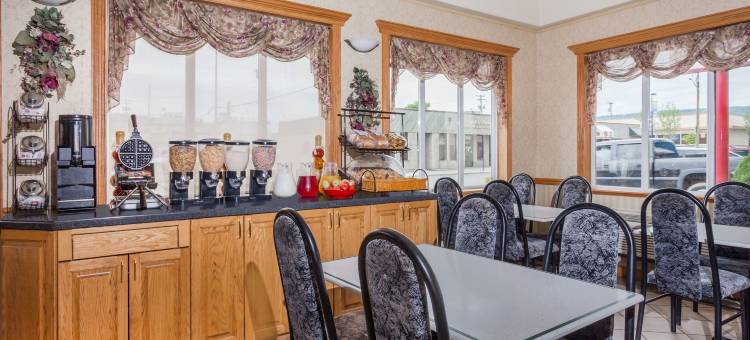 魁斯内尔温德姆华美达酒店(Ramada by Wyndham Quesnel)图片