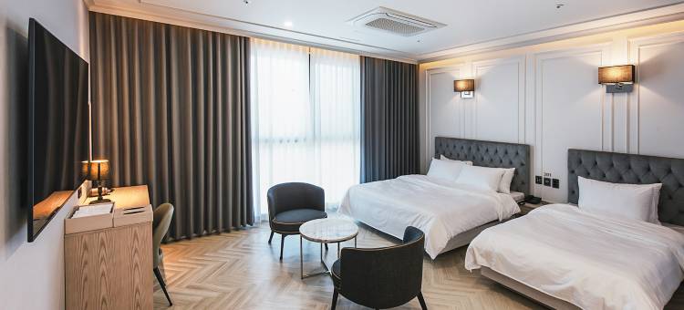 The Land Hotel Hayang Branch图片