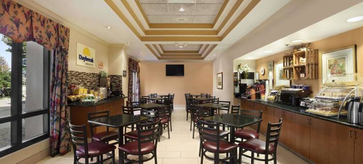 锡达拉皮兹戴斯套房酒店(Days Inn & Suites by Wyndham Cedar Rapids)图片