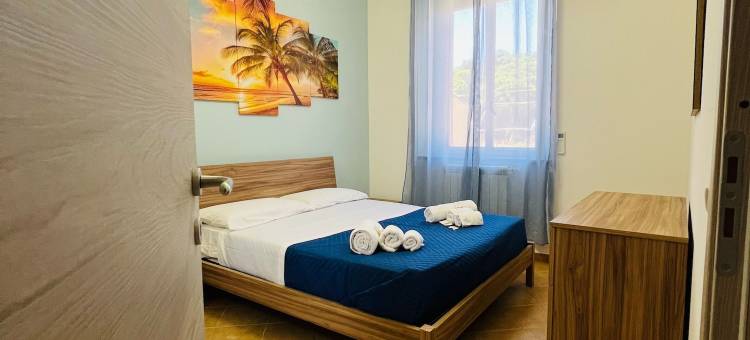 三卧两浴带花园别墅(Villa 3 letti 2 docce e Giardino)图片