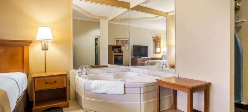 塔勒阔罗德威酒店(Quality Inn Tahlequah South)图片