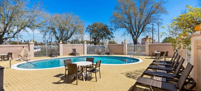 北莱克兰I-4舒适套房酒店(Comfort Inn & Suites Lakeland North I-4)图片