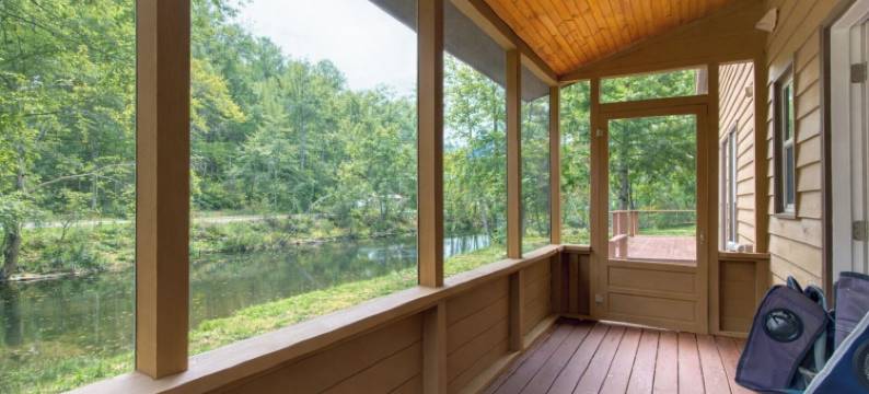 四卧室小屋在狼溪 - 钓鱼，徒步，新河乐趣和霍基周末(4Br Lodge on Wolf Creek - Fishing, Hiking, New River Fun and Hokie Weekends)图片