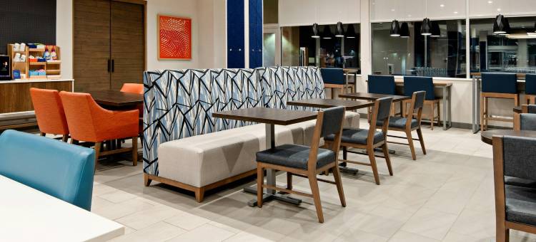 棕榈沙漠千禧智选假日套房酒店(Holiday Inn Express & Suites PALM DESERT - MILLENNIUM by IHG)图片