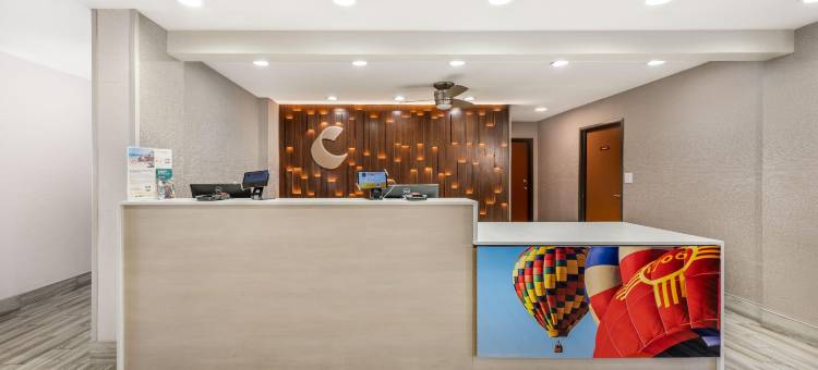 阿尔伯克基北气球嘉年华公园舒适套房酒店(Comfort Suites Albuquerque-North Journal Center)图片