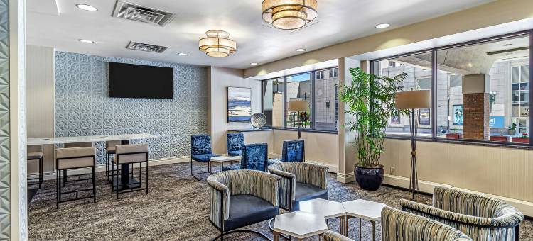 密尔沃基市区希尔顿逸林酒店(DoubleTree by Hilton Hotel Milwaukee Downtown)图片