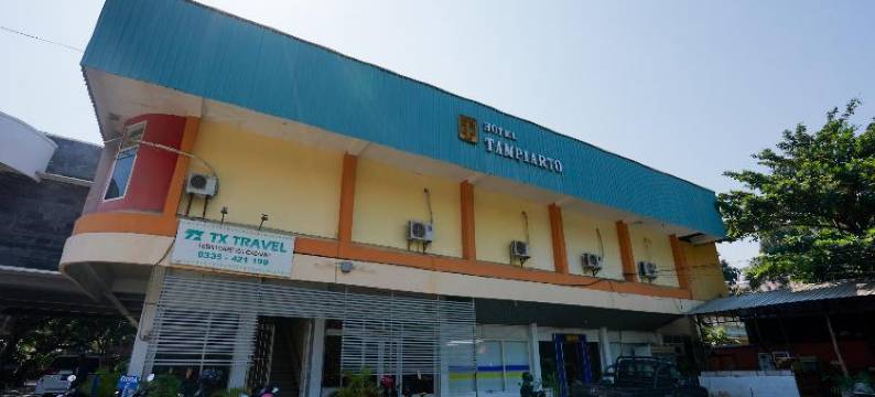 O坦皮亚托酒店(RedDoorz at Hotel Tampiarto Probolinggo Jawa Timur)图片