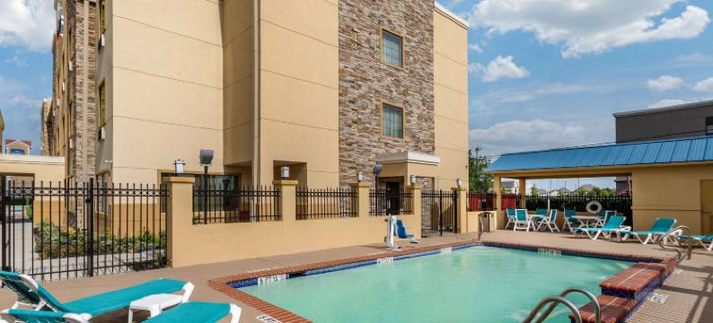 贝敦I10舒适套房酒店(Comfort Suites Baytown I – 10)图片