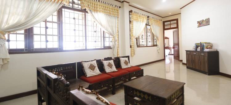 瑞德多兹回教酒店 - 近诗都阿佐哥罗达三角洲(RedDoorz Syariah Near Gelora Delta Sidoarjo)图片