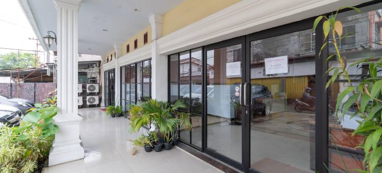 红多兹酒店-近北干巴鲁安迪尼RSIA(RedDoorz Near Rsia Andini Pekanbaru)图片